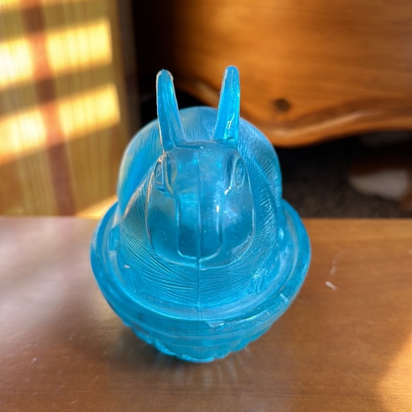 Blue glass bunny vintage box teal blue Easter spring antique cut pressed glass - Picture 10 of 15
